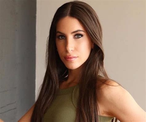 Fitness Model Jen Selter Steals the Show in Christmas